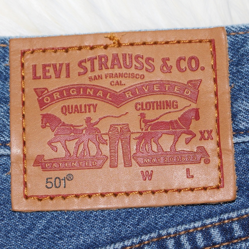 NWT Levi's 501 Raw Hem Denim Shorts - Picture 6 of 7